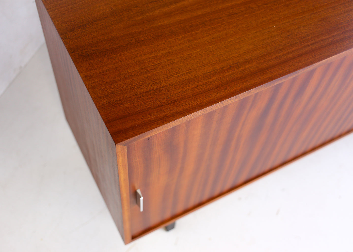 Frystark Sideboard
