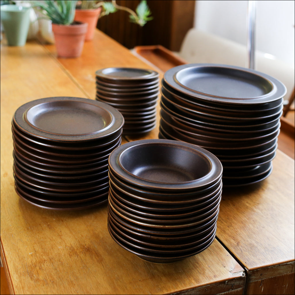 食器 ARABIA FINLAND 12 Place Arabia Ruska Dinner Set - Finland 1960s – Huisraad Modern