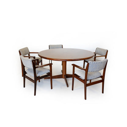 Round Binnehuis Dining Table for Four to Six