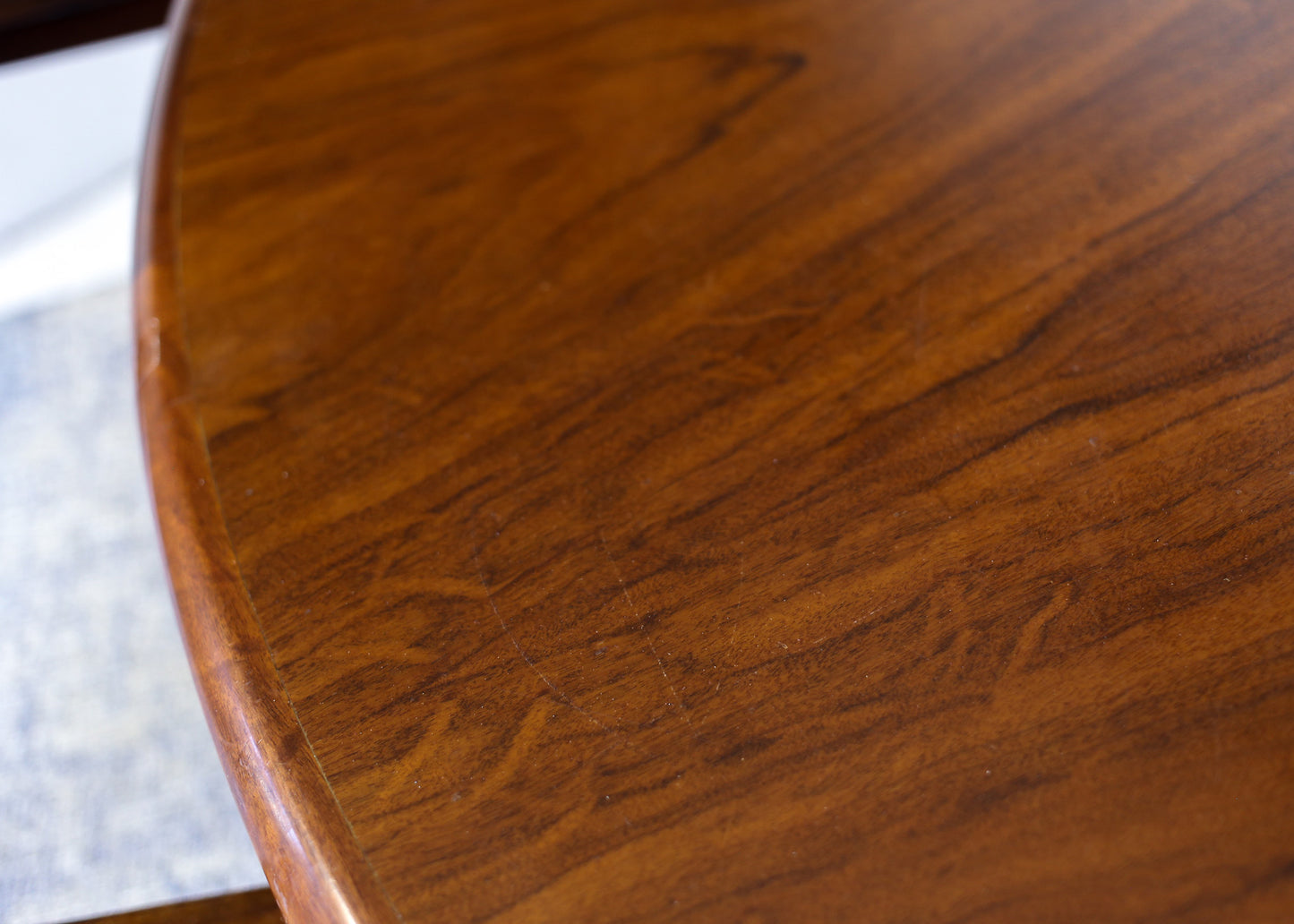 Round Binnehuis Dining Table for Four to Six