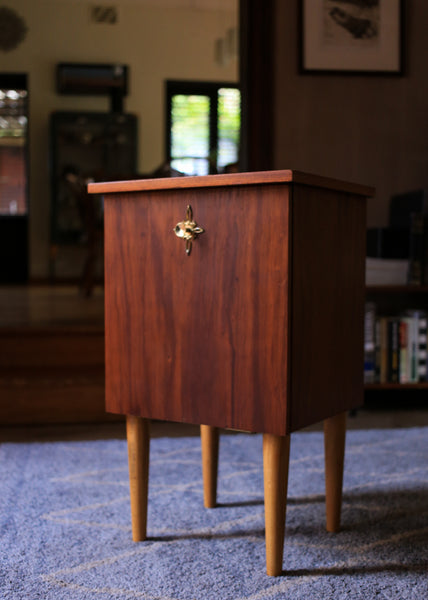 Retro Pedestal