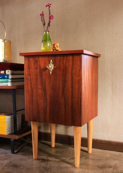 Retro Pedestal