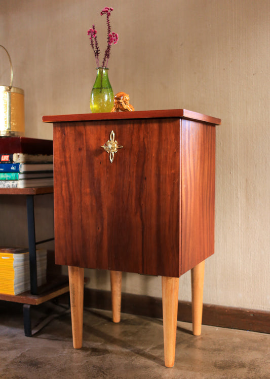 Retro Pedestal