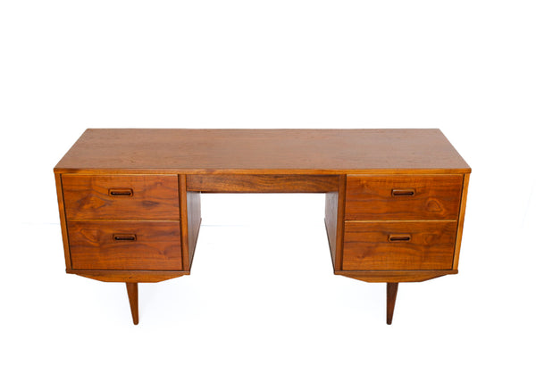 Frystark Dresser