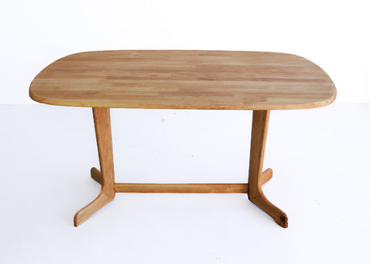 Wishbone Leg Dining Table