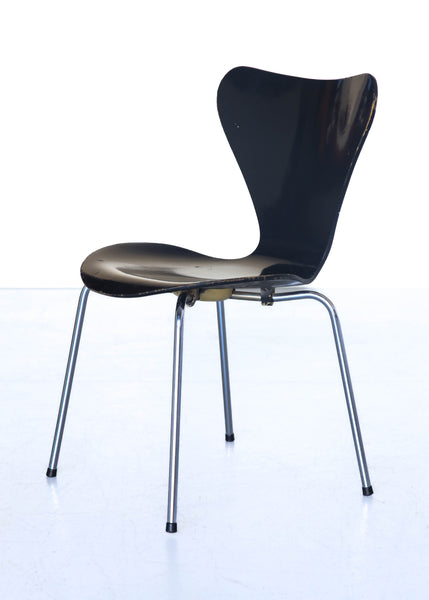 A Set of Four Series 7 Chairs by Arne Jacobson for Fritz Hansen