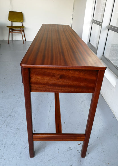 Server by John Tabraham for Kallenbach's
