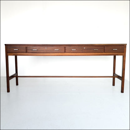 Server by John Tabraham for Kallenbach's