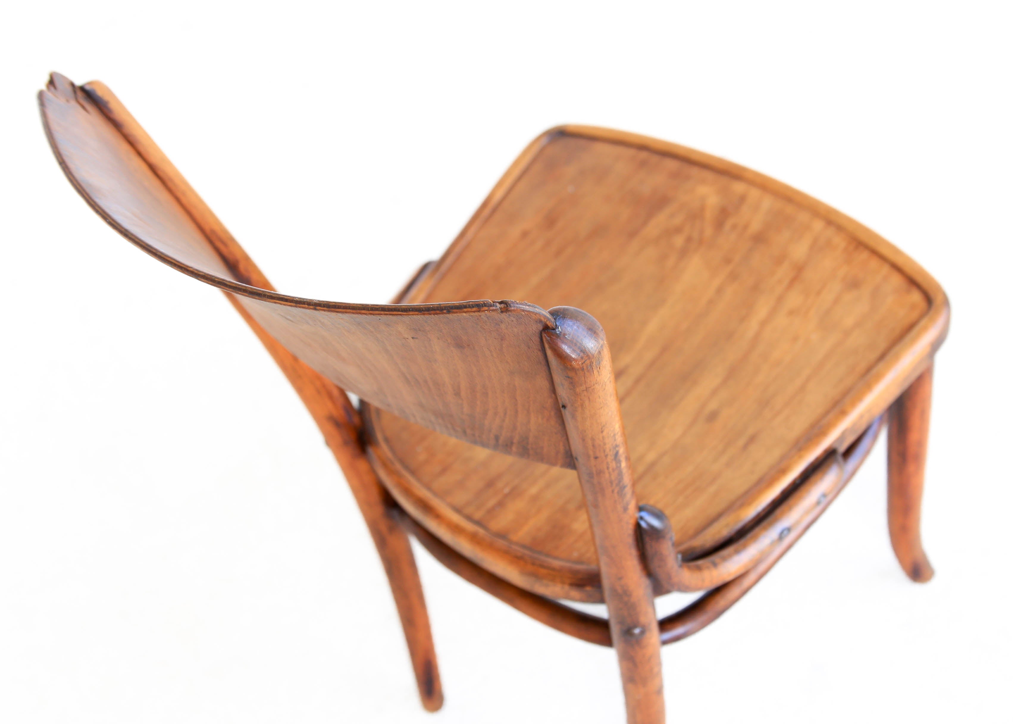 アンティーク　フランス　1920～30 　ディゴワン・パトリシア Antique Mundus Bentwood Café Chair - priced per chair – Huisraad