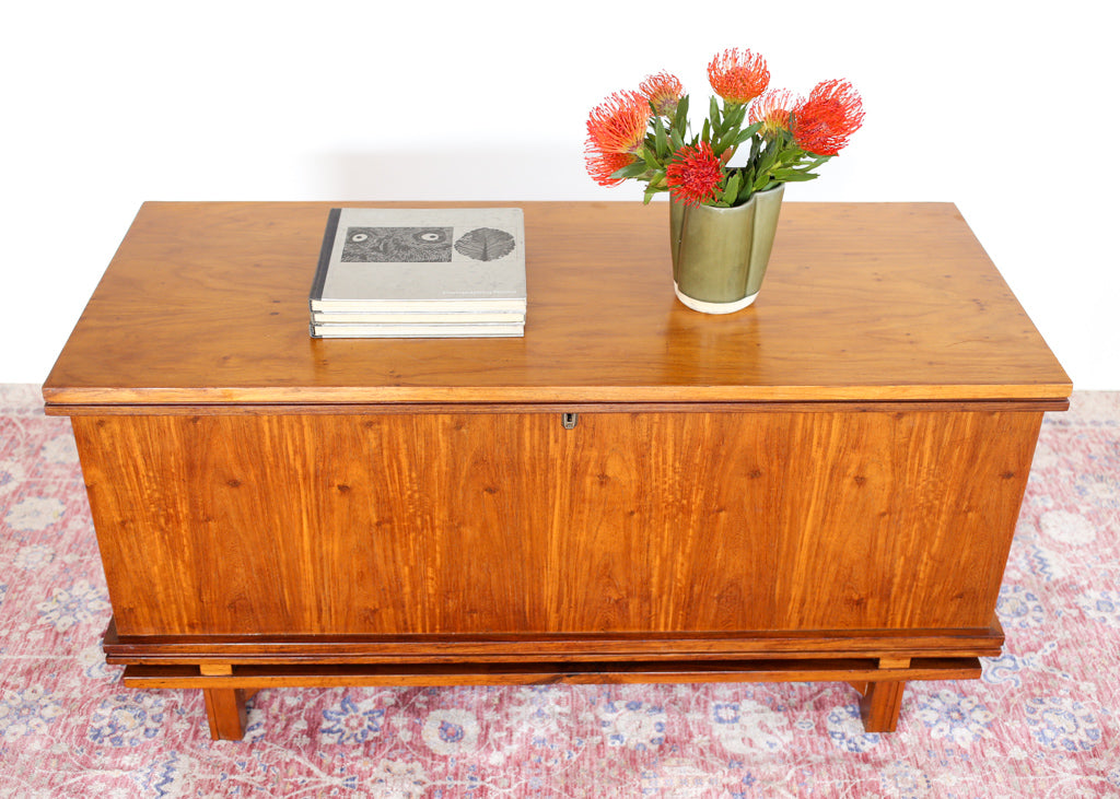 Kiaat Linen Kist