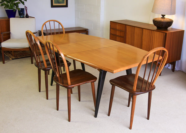 Extendable Dining Table for Four to Six Seats