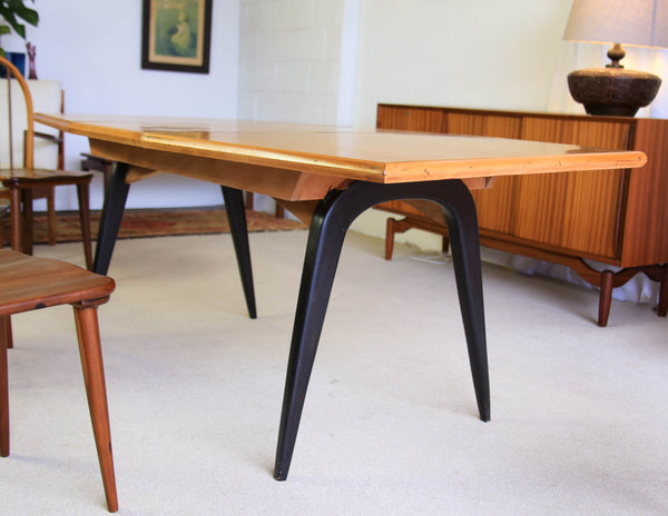 Extendable Dining Table for Four to Six Seats