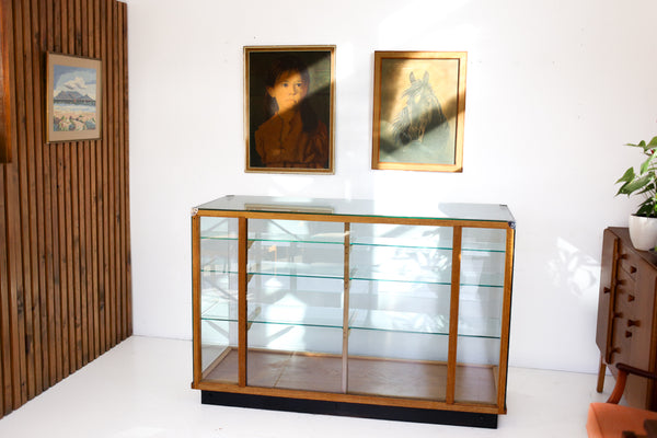 Vintage Needlepoint Table Bay Picture