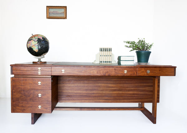 Blackbird Table Globe on a Teak Base