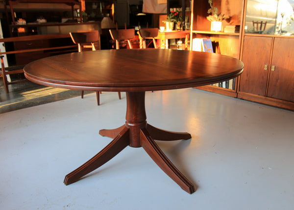 Vintage Modern Round Dining Table by Binnehuis