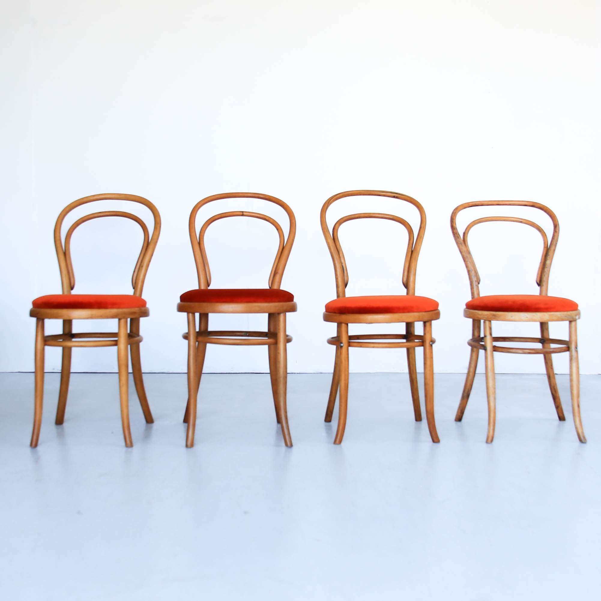 Three pairs of Vintage Bentwood Café Chairs – Huisraad Modern