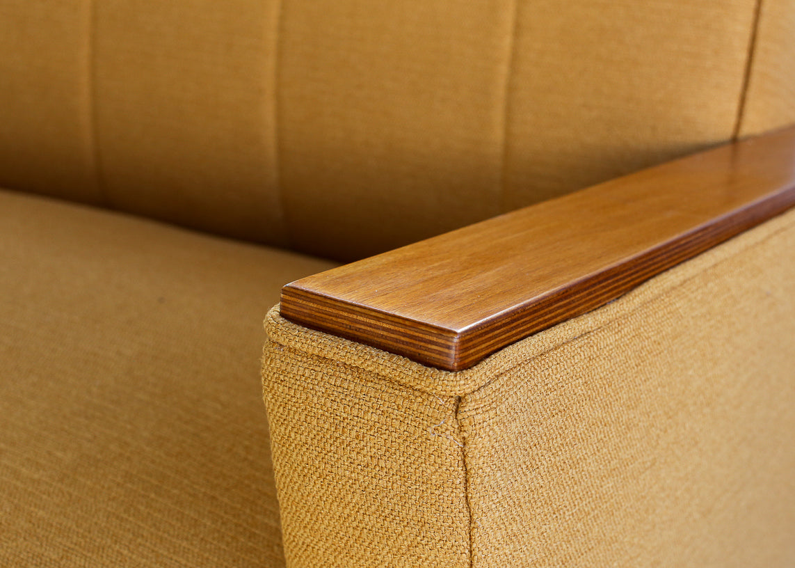 The Huisraad Modern Look-At-You Sofa
