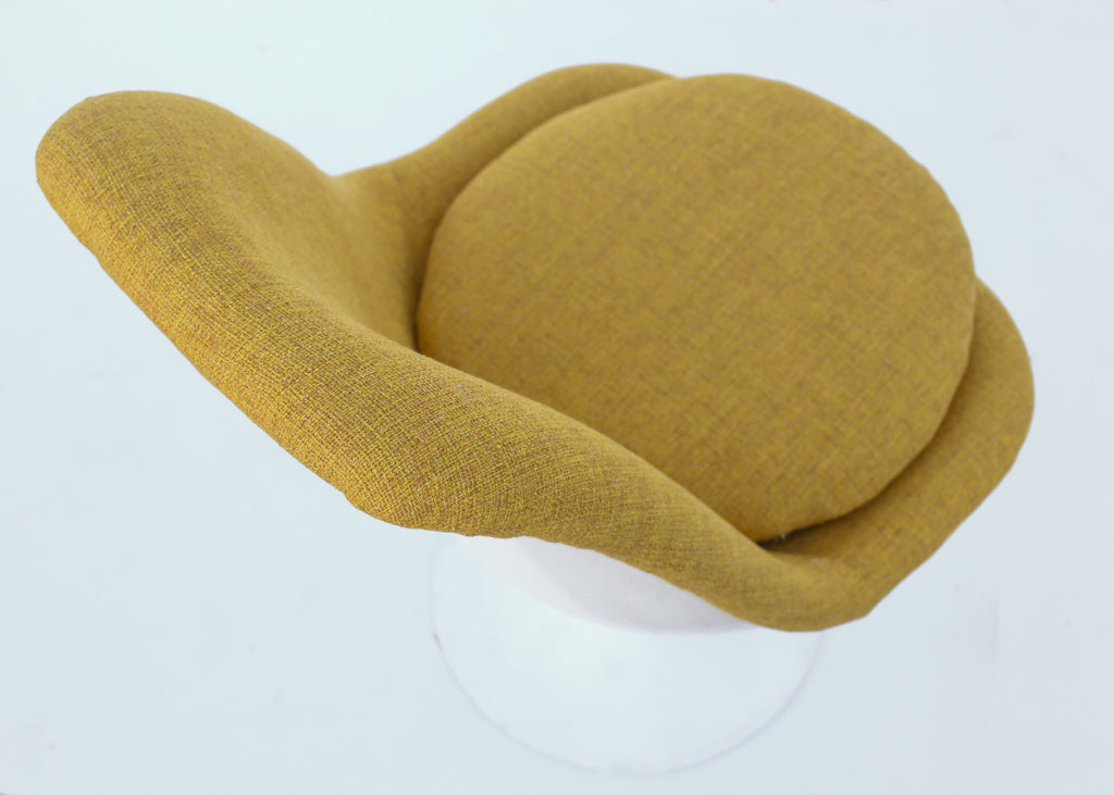 Six Retro Tulip Chairs and Round Table
