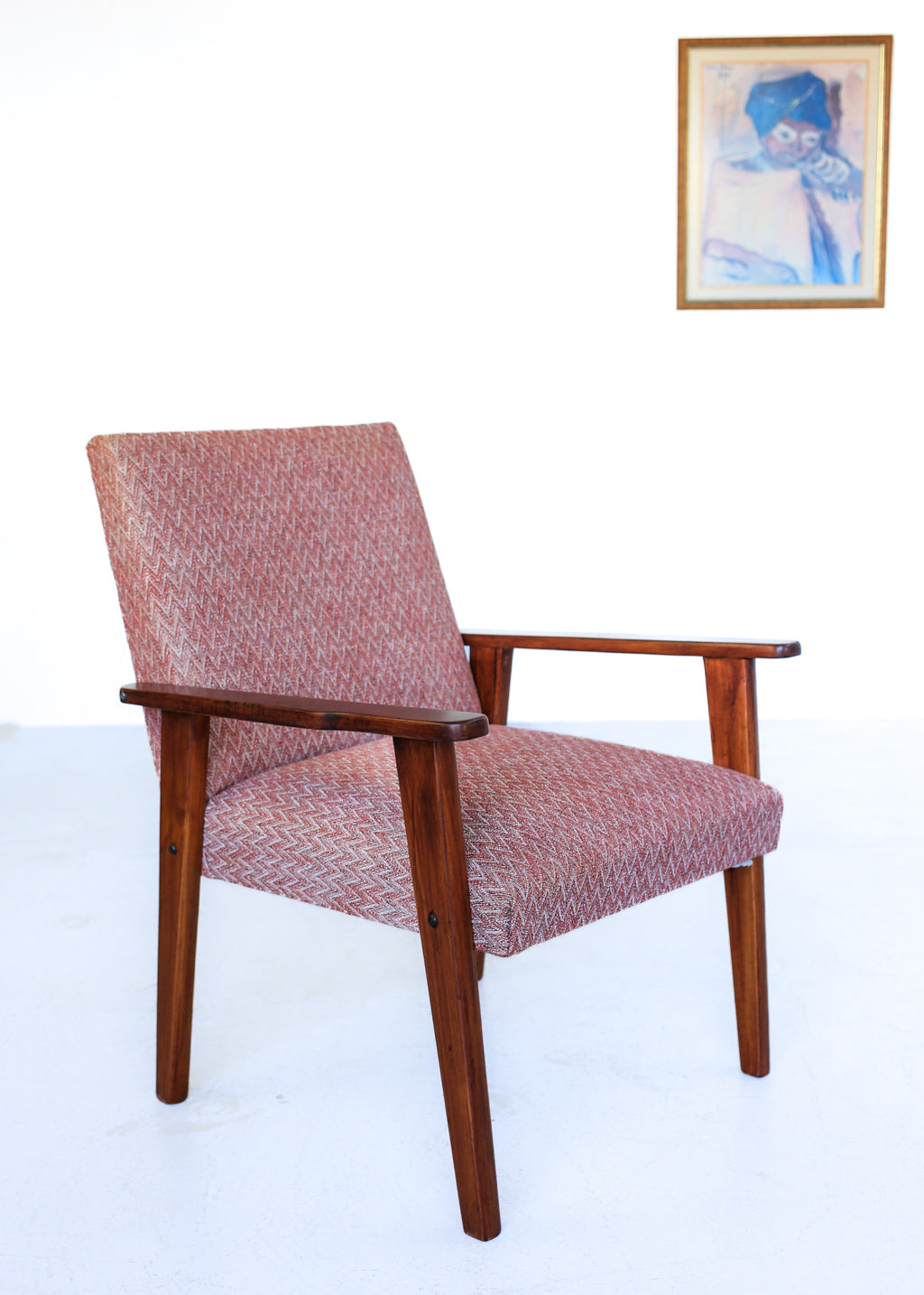 Simple Mid-Century Modern Armchair