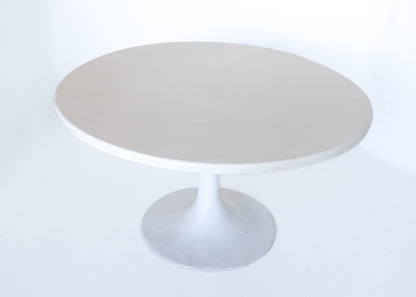 Six Retro Tulip Chairs and Round Table