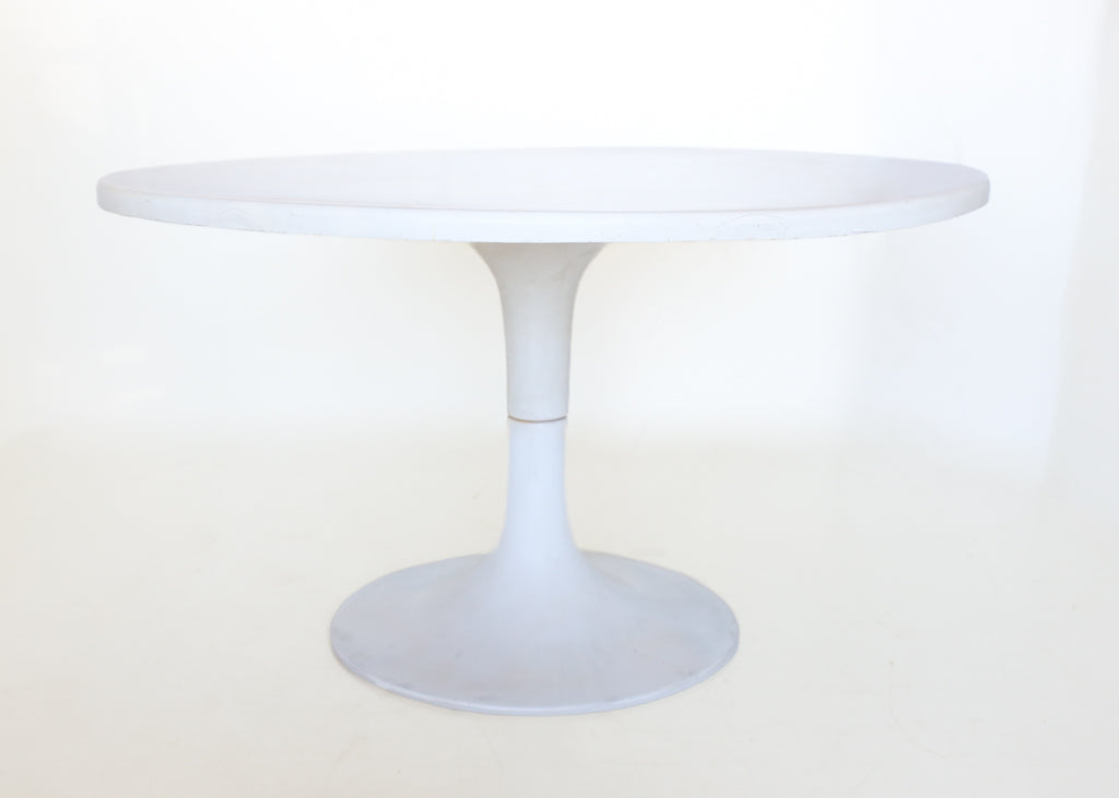 Six Retro Tulip Chairs and Round Table