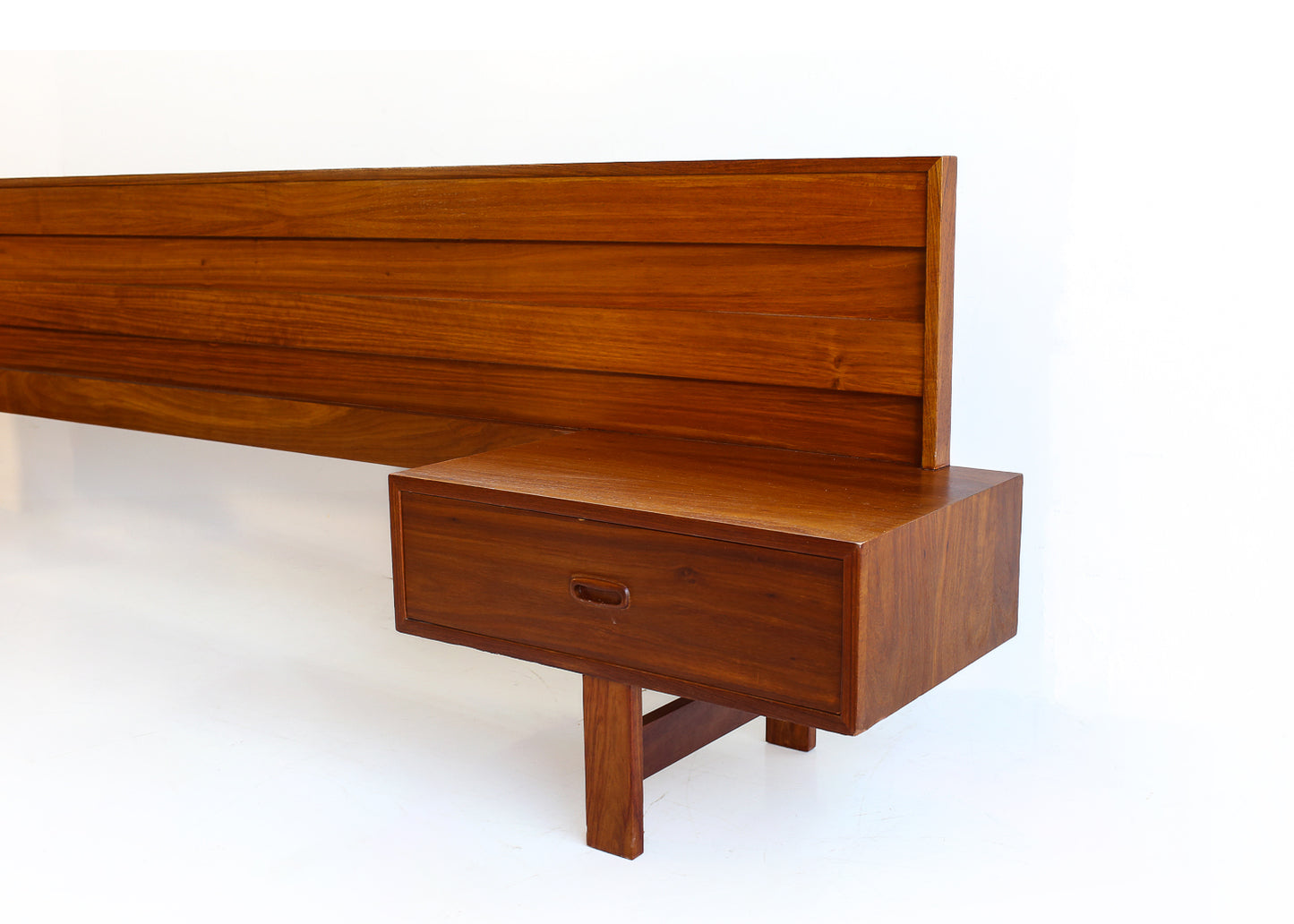 Queen Kiaat Headboard with Pedestals