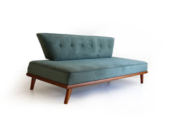 Vintage Style Ooh-Lala Daybed