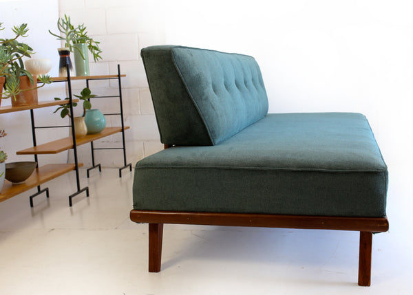 Vintage Style Ooh-Lala Daybed