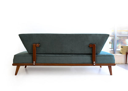Vintage Style Ooh-Lala Daybed