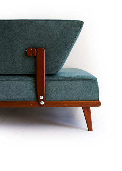 Vintage Style Ooh-Lala Daybed