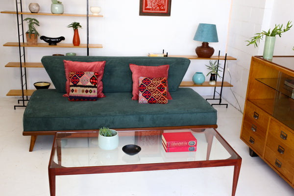 Vintage Style Ooh-Lala Daybed