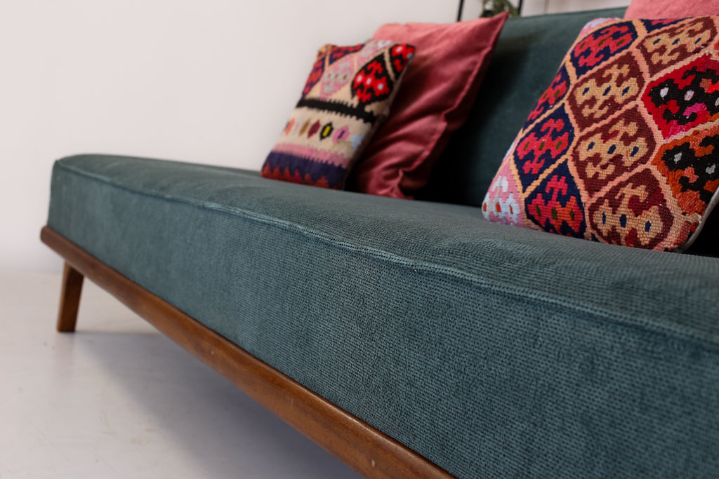 Vintage Style Ooh-Lala Daybed
