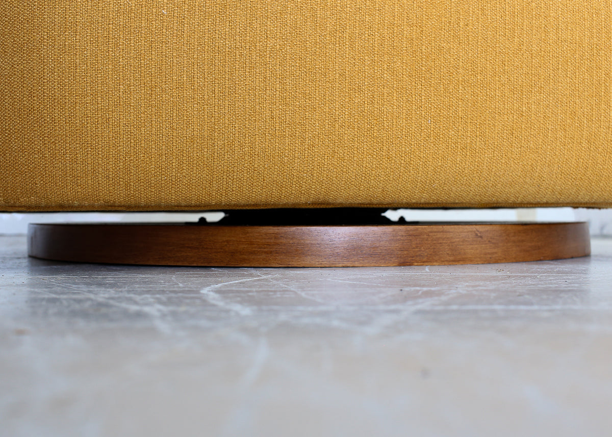 The Jon-Jon Swivel Tub