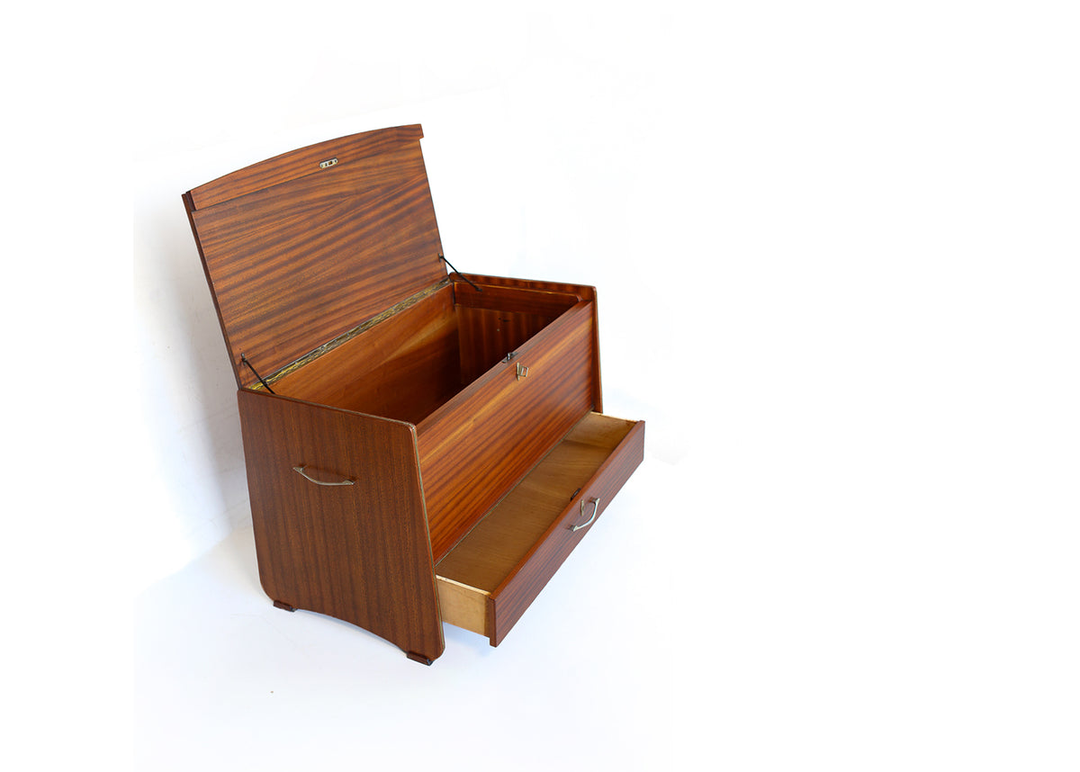 Vintage Kist with Drawer