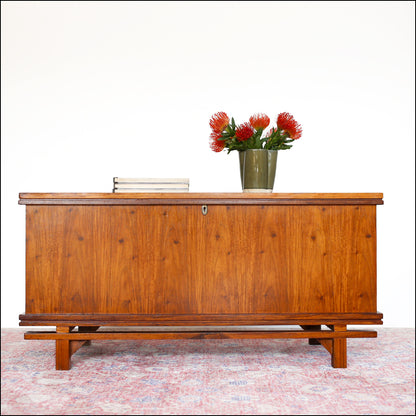 Kiaat Linen Kist