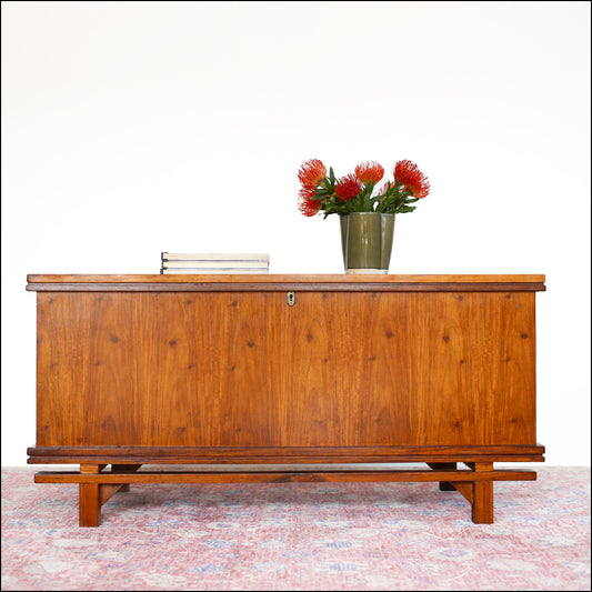 Kiaat Linen Kist