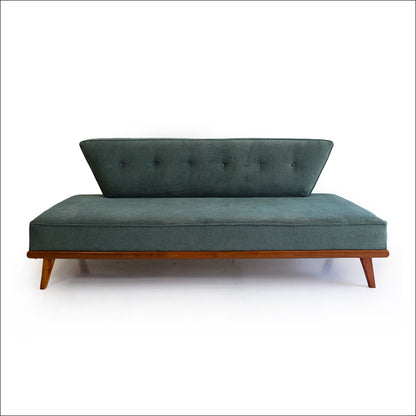 Vintage Style Ooh-Lala Daybed