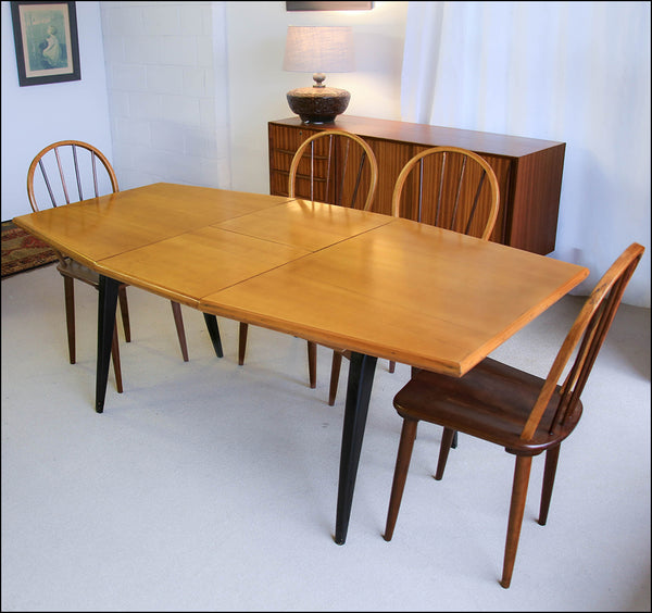 Extendable Dining Table for Four to Six Seats