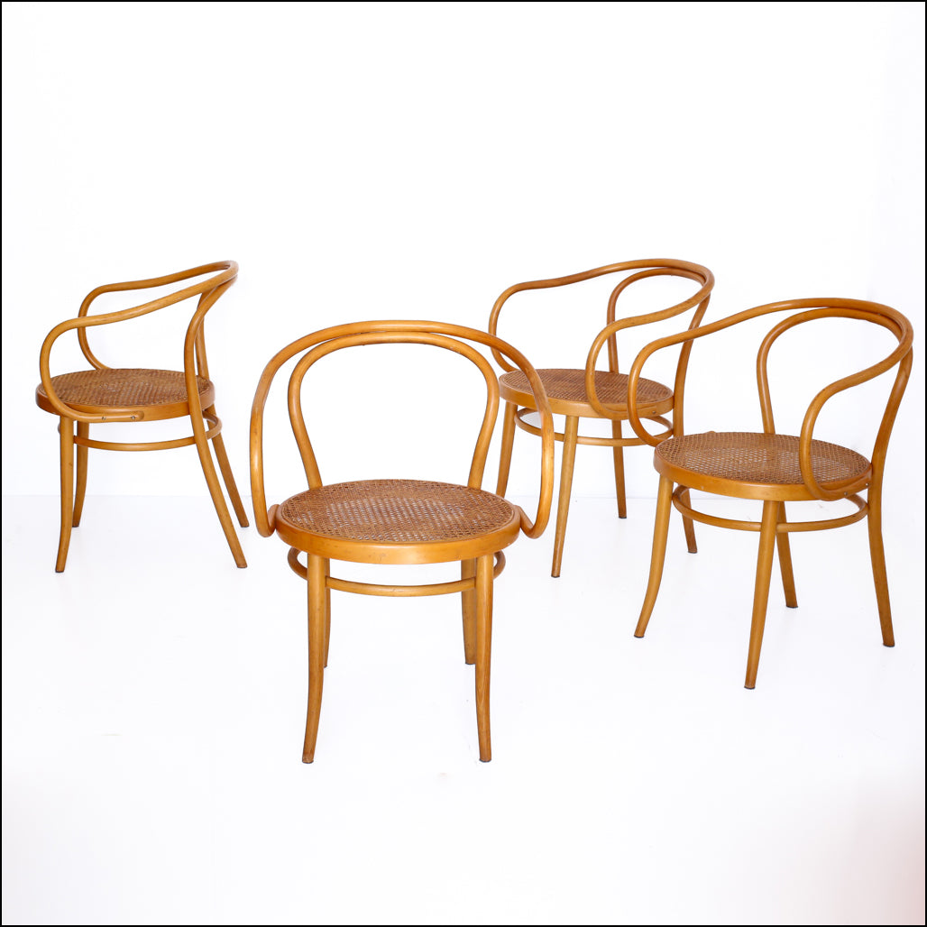 Set of Four Thonet Bentwood Armchairs B9/209, made by Ligna c.1940