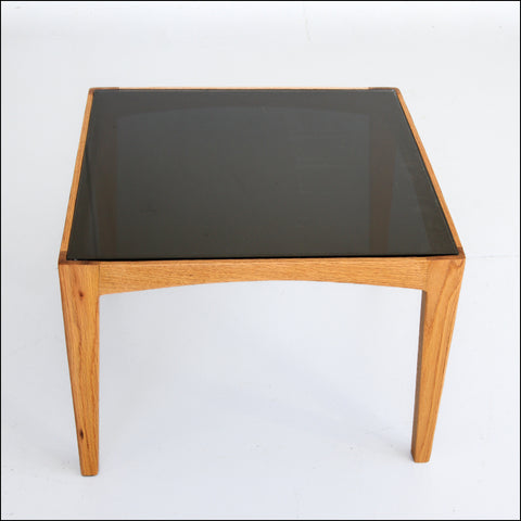 Square Oak Side Table – Huisraad Modern