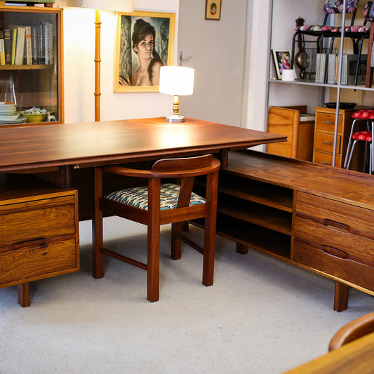 Large L-shaped Desk for the Boss