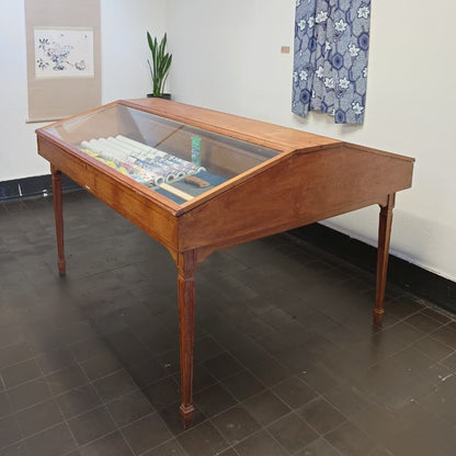 Brimble & Briggs Flip Top Display Cabinet