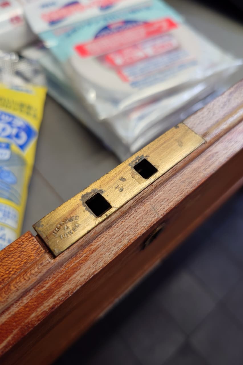 Brimble & Briggs Flip Top Display Cabinet