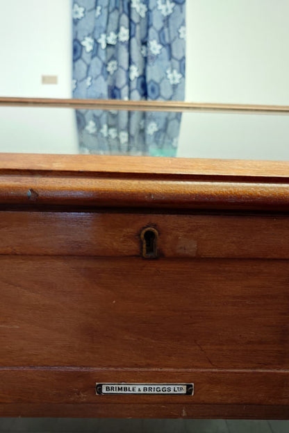 Brimble & Briggs Flip Top Display Cabinet