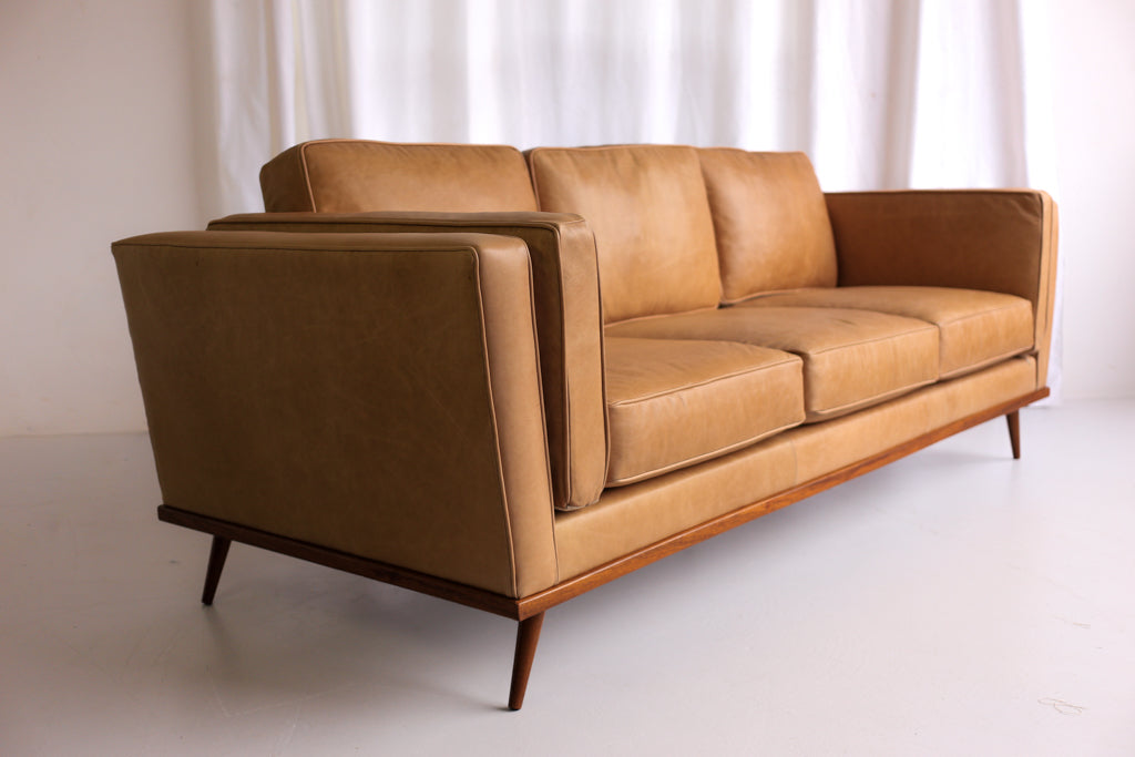 The Huisraad Modern Luísa Leather Sofa