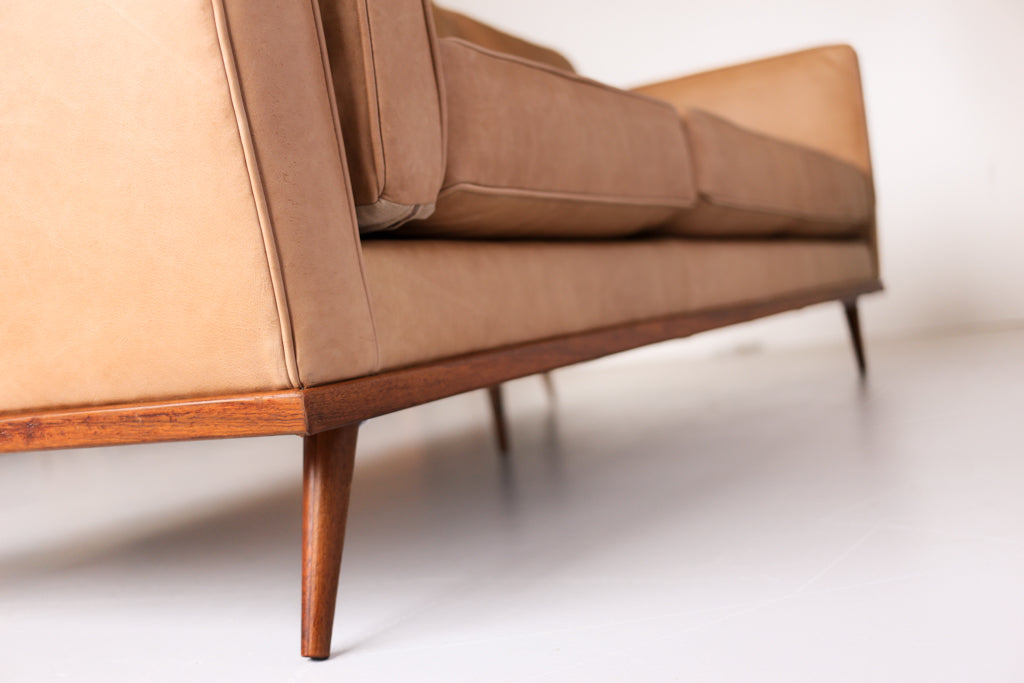 The Huisraad Modern Luísa Leather Sofa