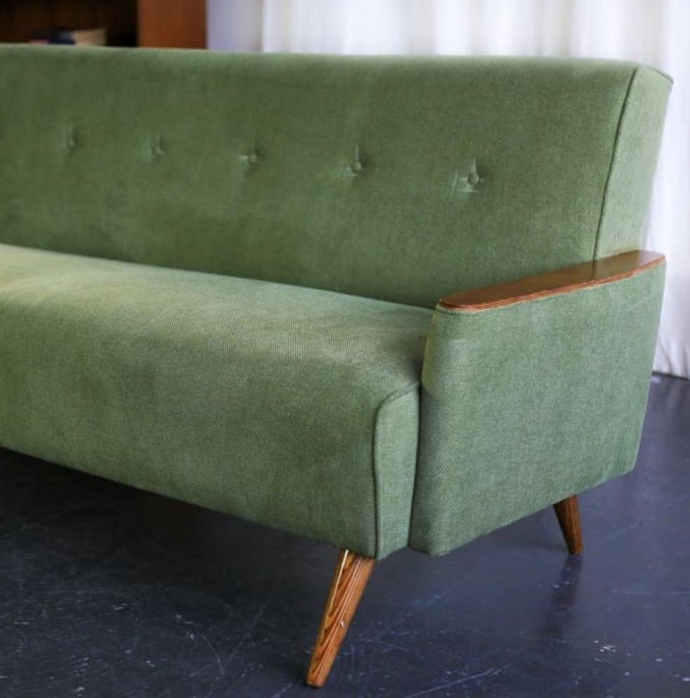 The Huisraad Modern Ladidah Settee
