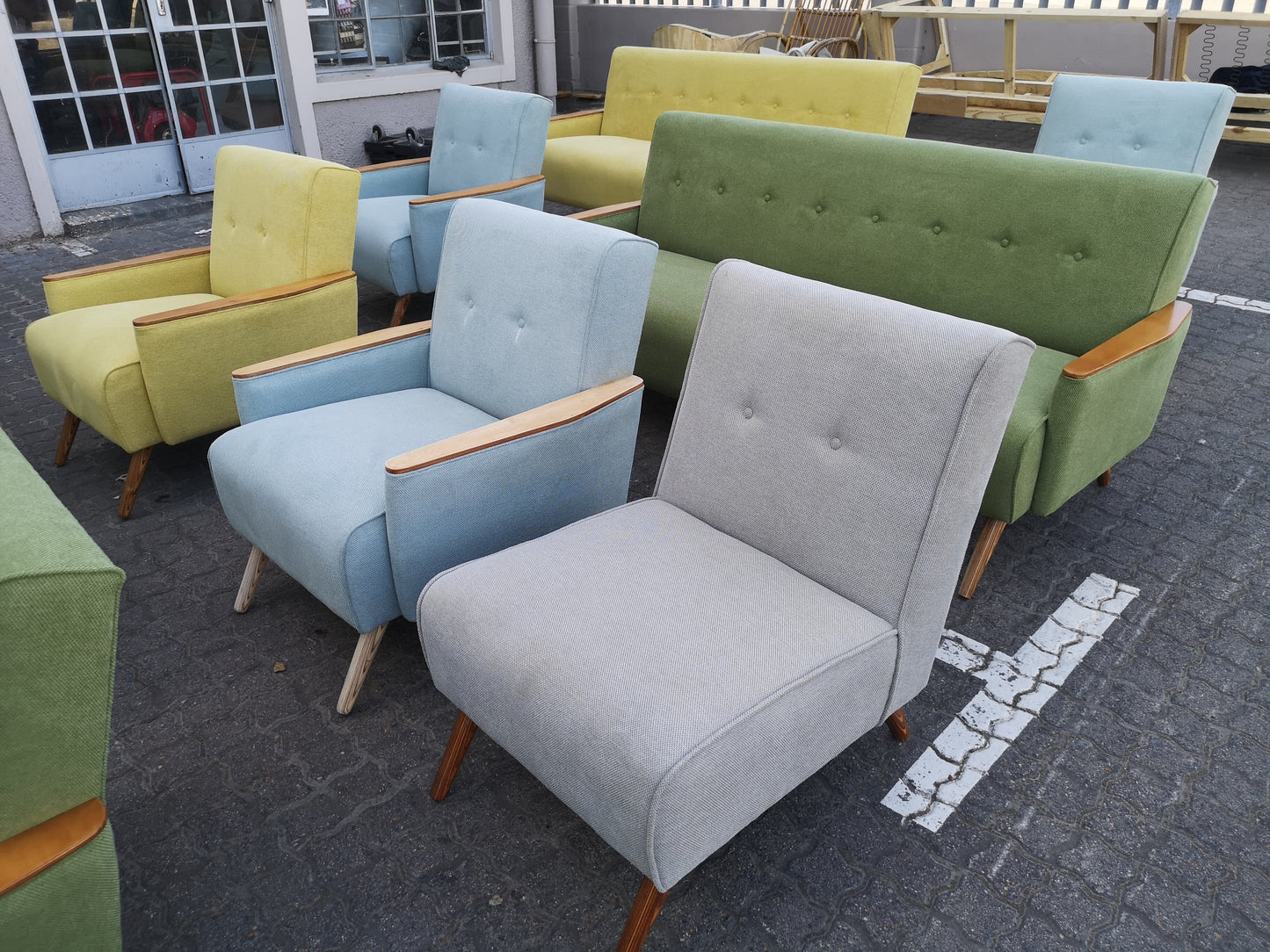 The Huisraad Modern Ladidah Slipper Chair