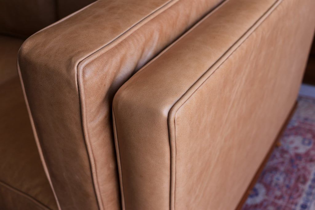 The Huisraad Modern Luísa Leather Sofa