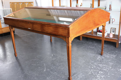 Brimble & Briggs Flip Top Display Cabinet